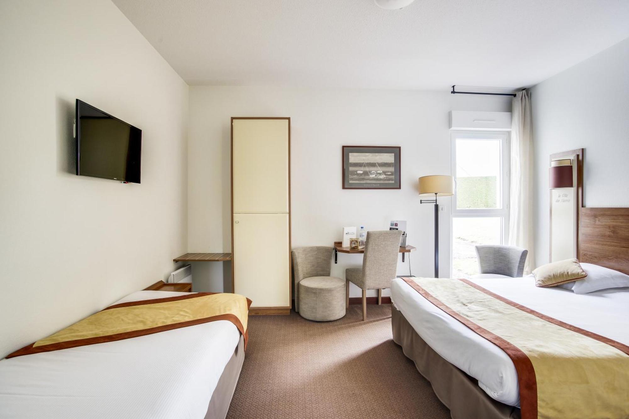 Brit Hotel De La Cote Des Havres Lessay Exteriér fotografie